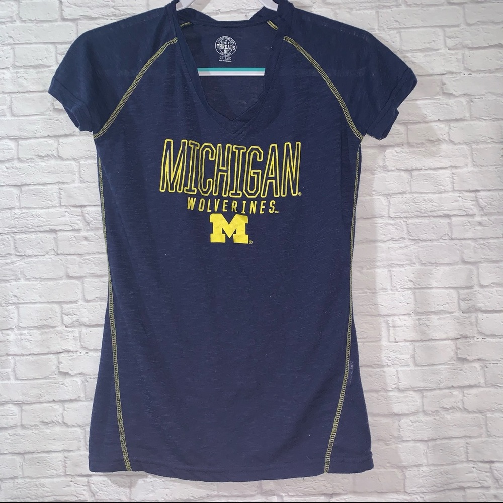 U of M v-neck tee